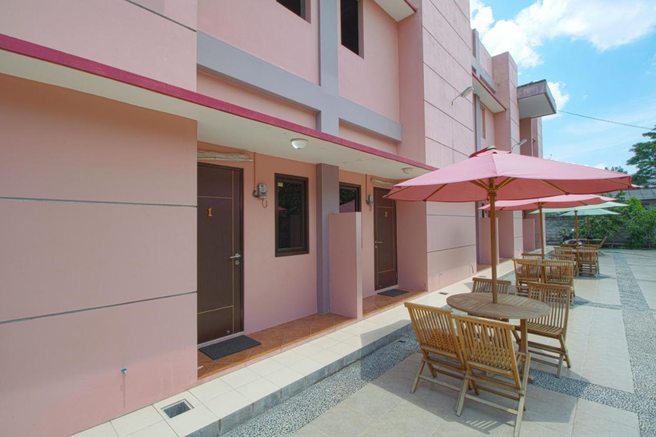 Karana House Syariah Hotel Melati Buitenkant foto