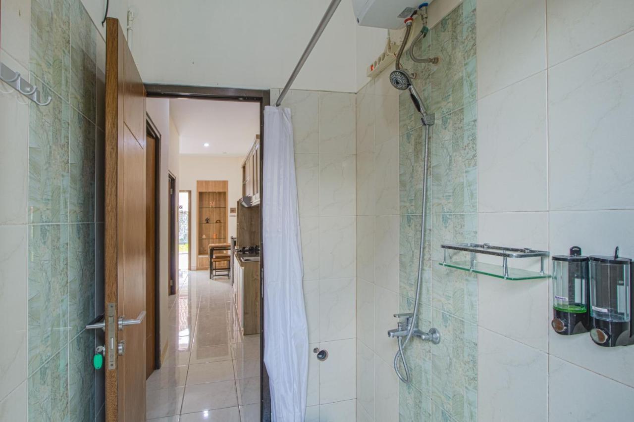 Karana House Syariah Hotel Melati Buitenkant foto